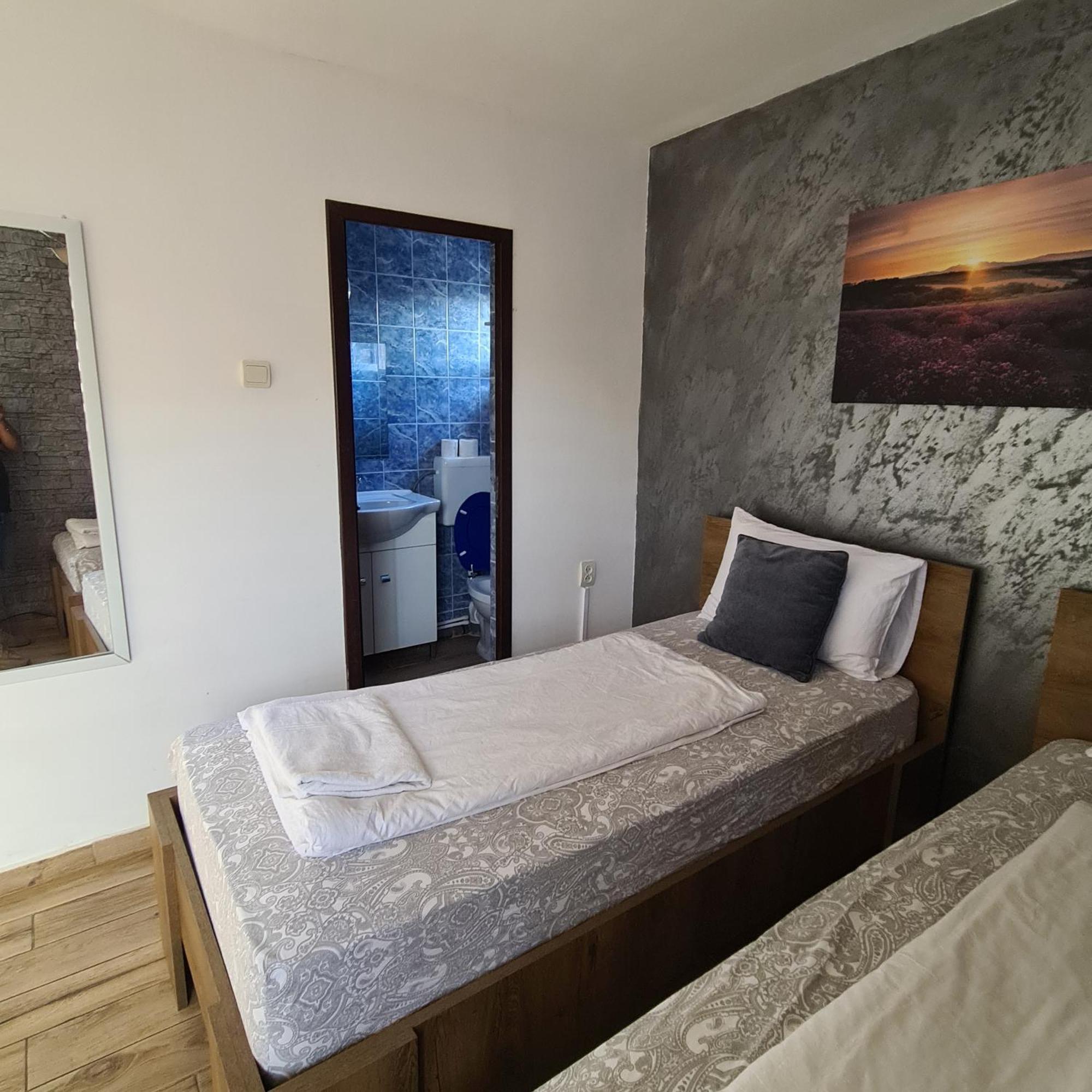 Vila Estera Therme بالوتيشتي المظهر الخارجي الصورة