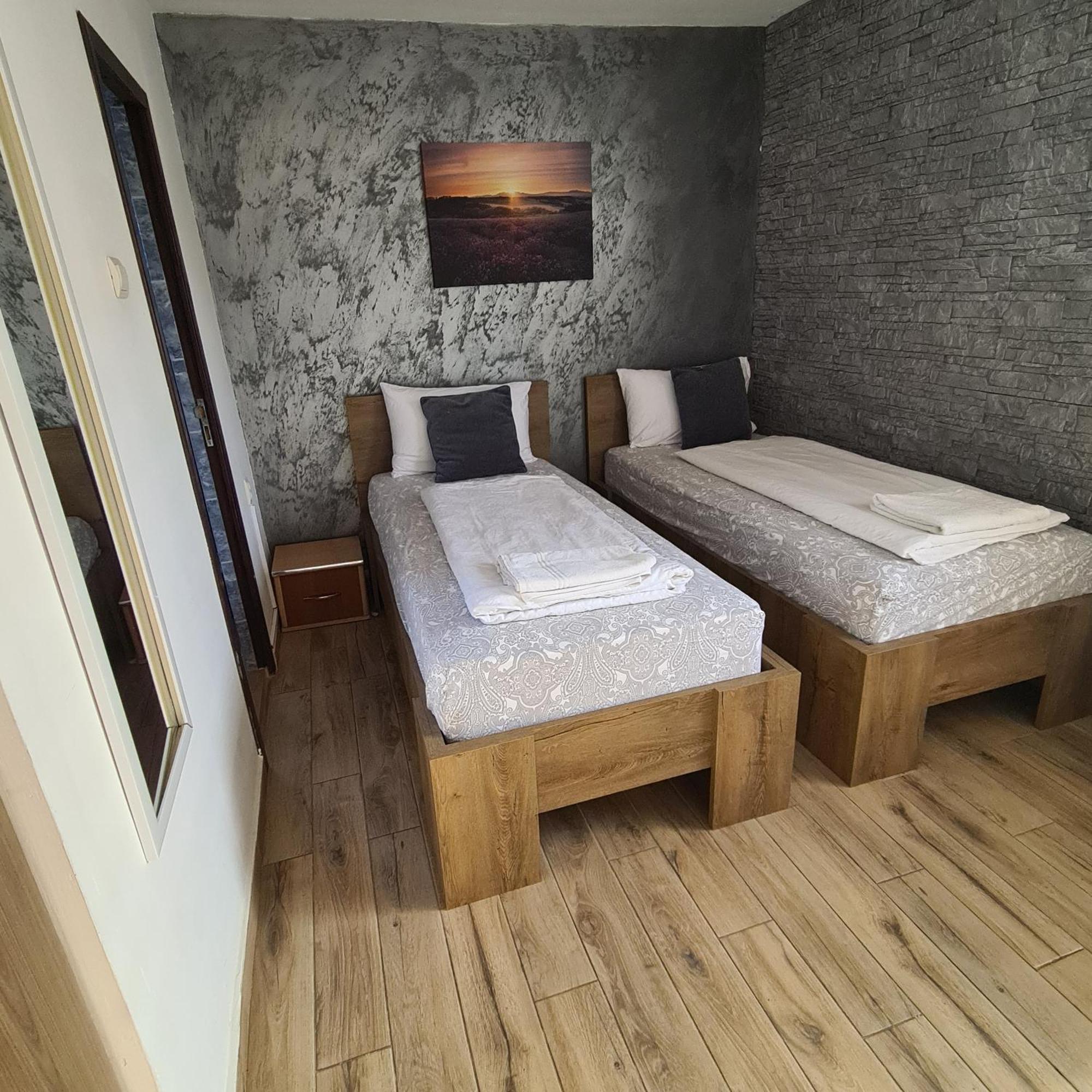 Vila Estera Therme بالوتيشتي المظهر الخارجي الصورة
