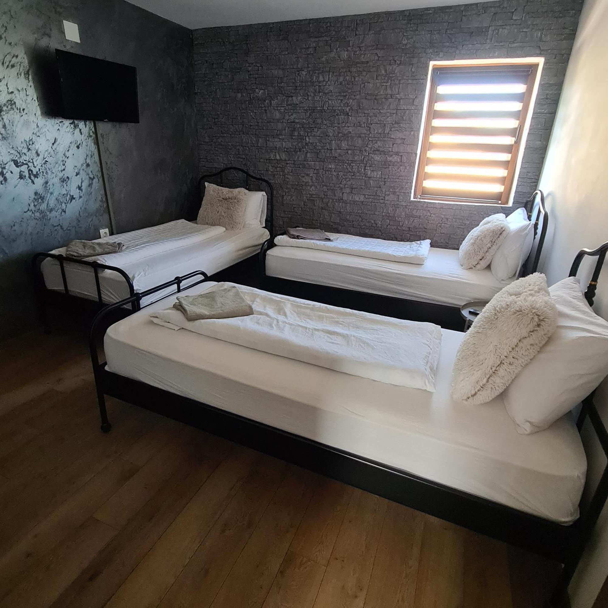 Vila Estera Therme بالوتيشتي المظهر الخارجي الصورة