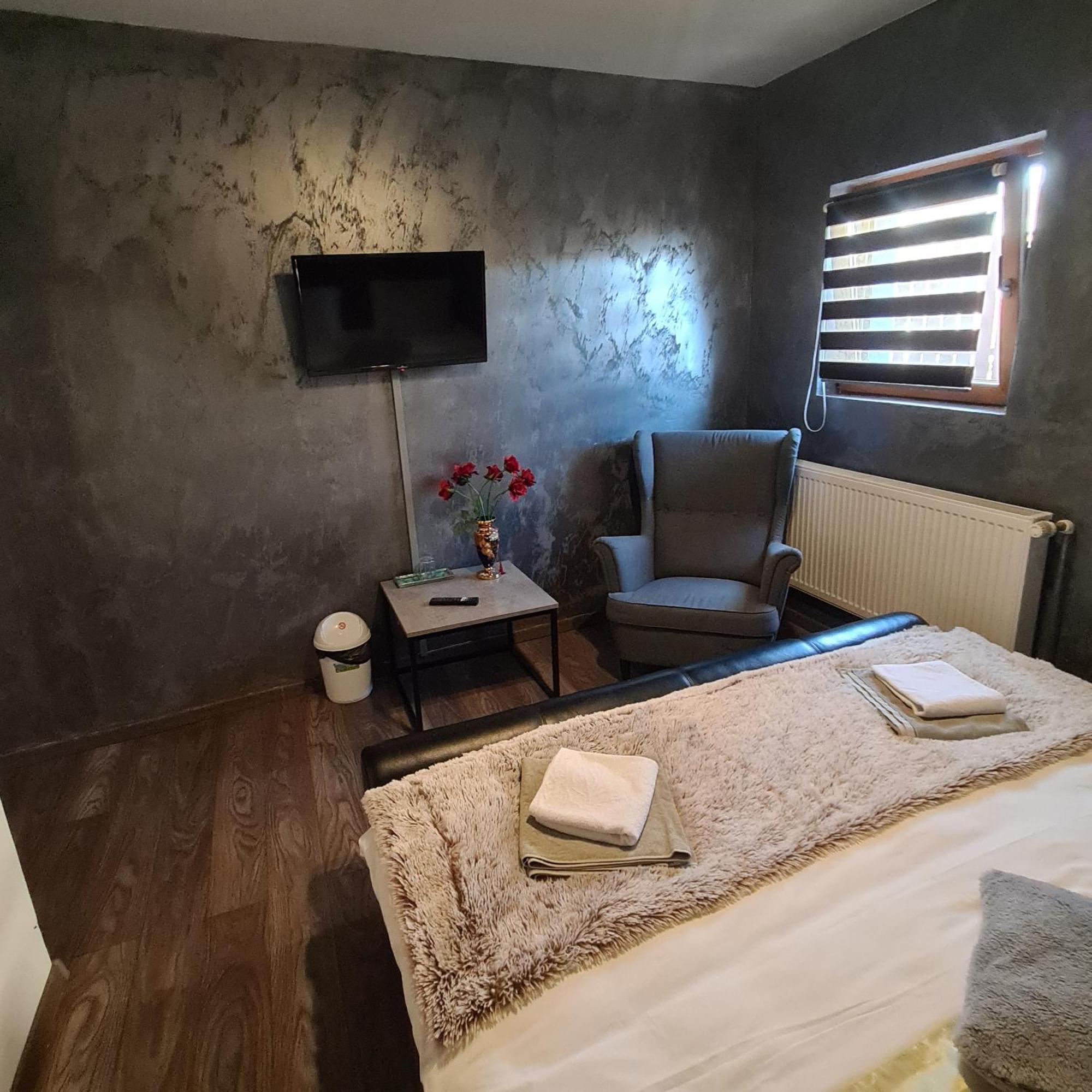 Vila Estera Therme بالوتيشتي المظهر الخارجي الصورة