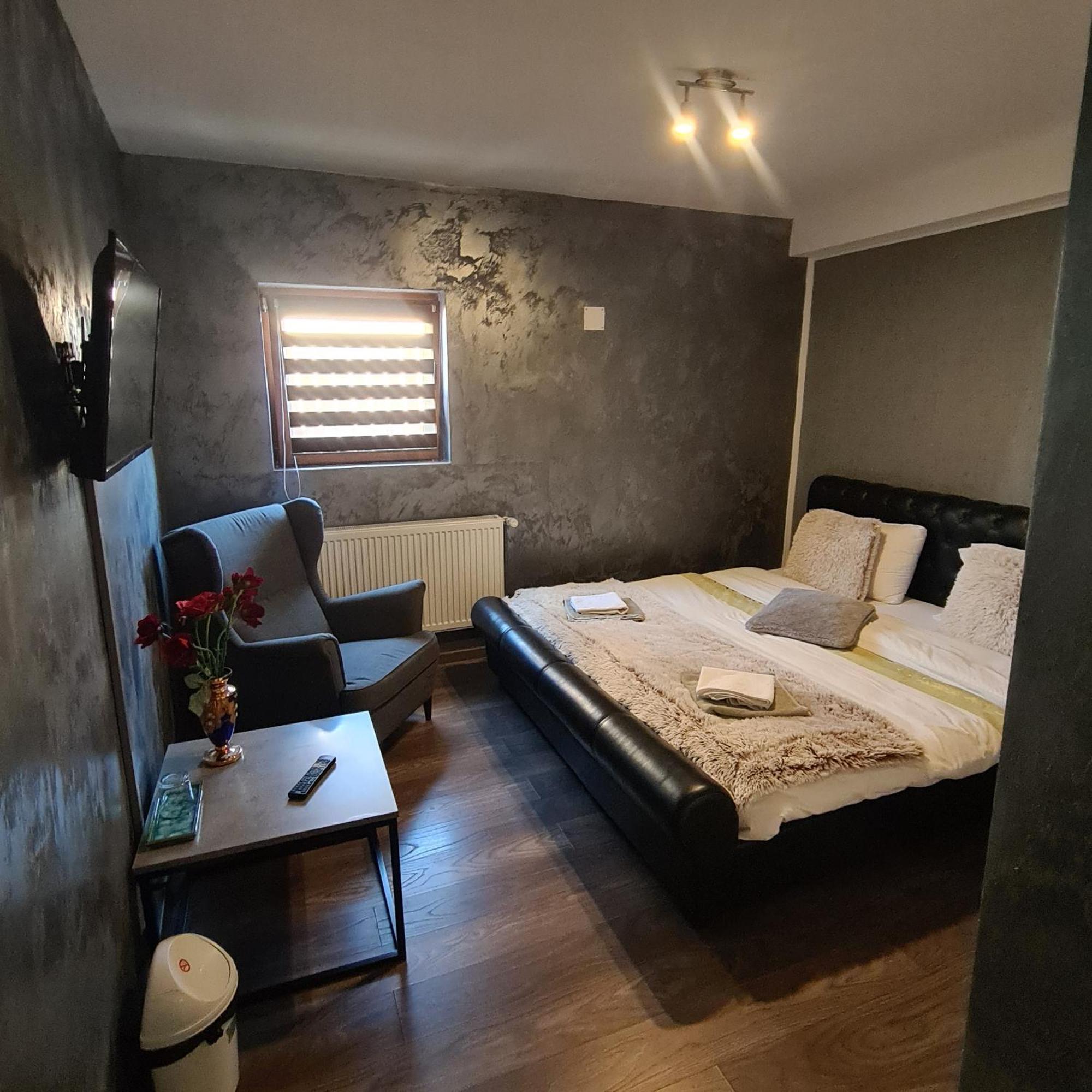 Vila Estera Therme بالوتيشتي المظهر الخارجي الصورة
